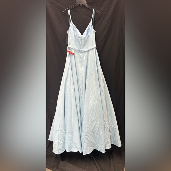 IEENA FOR MAC DUGGAL 48855 NWT Classic A-Line V-Neck Ballgown in powdered Blue - Picture 5 of 7